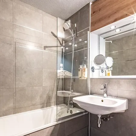 Greet Lyon Nord Hotel 3*