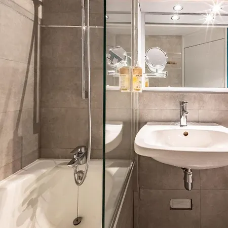 Logis Lyon Nord Hotel Massieux