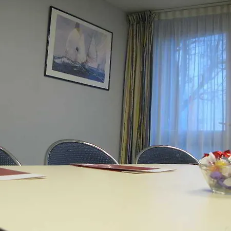 Logis Lyon Nord Hotel